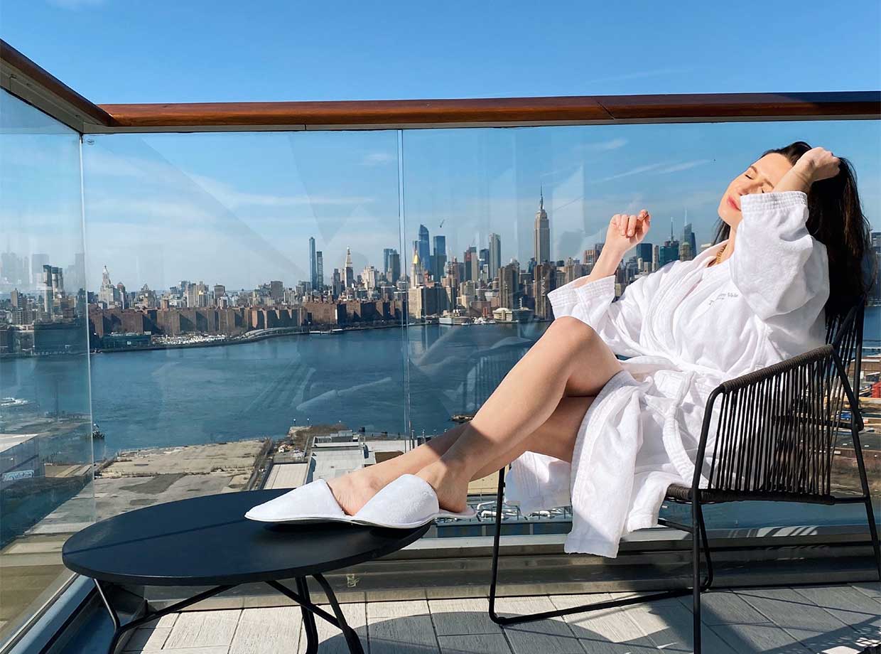 The William Vale Brooklyn balcony with a Manhattan view. It doesn’t get any more ideal. Ps. I have one word for the robe and slippers: PLUSH.