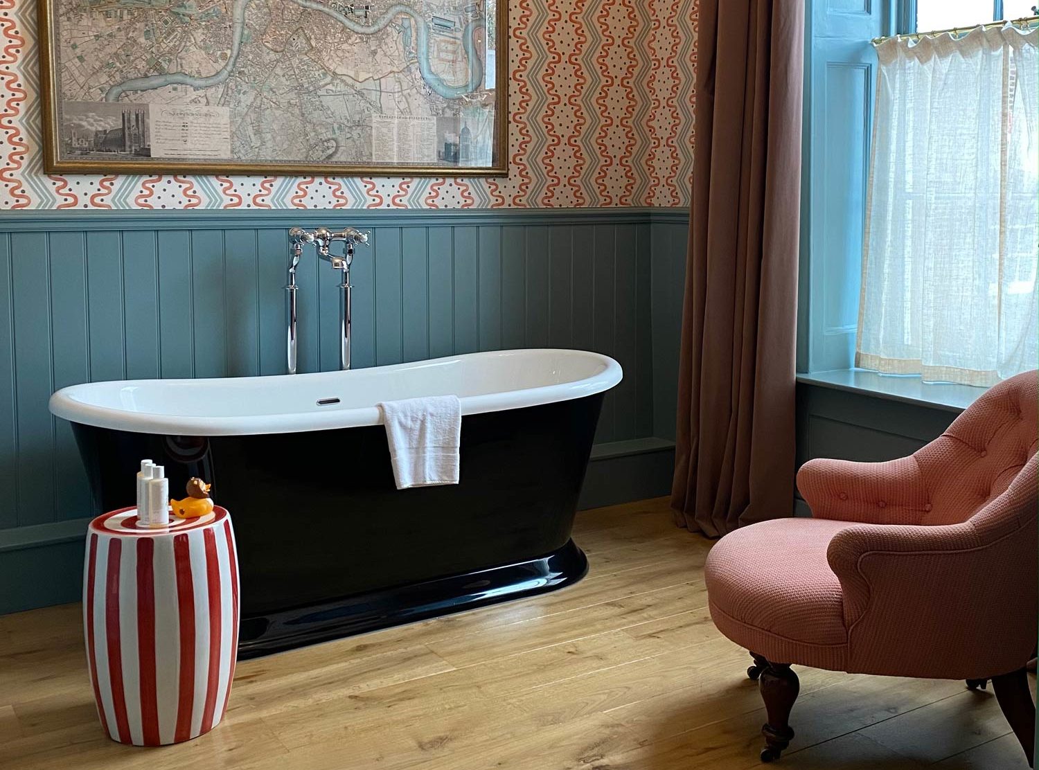 The Mitre Hampton Court My kind of bath tub!
