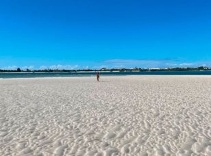 Take advantage of the tides and adventure to the Nhamabue sandbars