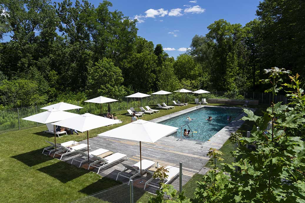 TOURISTS The saltwater heated swimming pool is delightful (open seasonally)