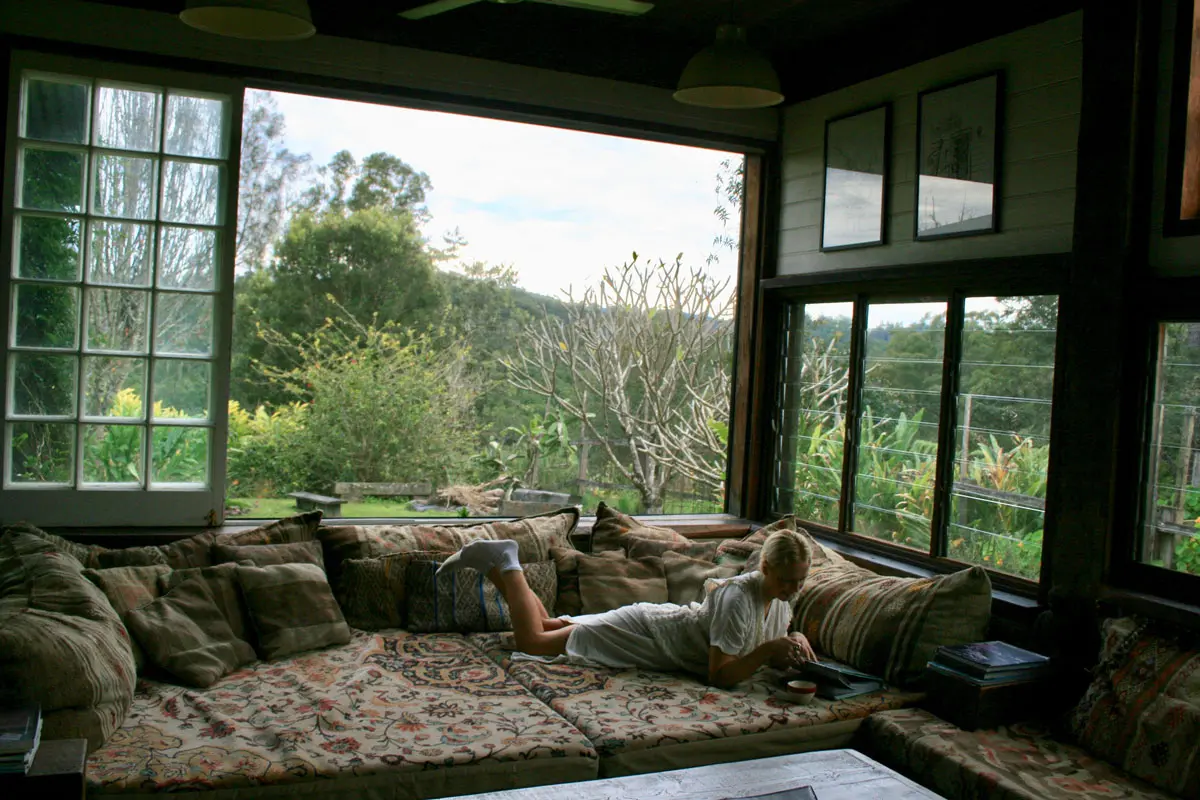 Weil House Living Sliding windows and mountain views