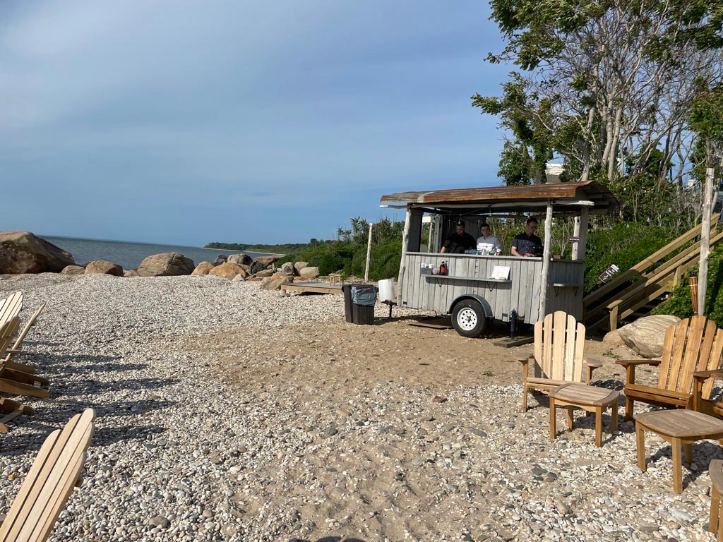 The Sound View Low Tide Beach Bar — pull up