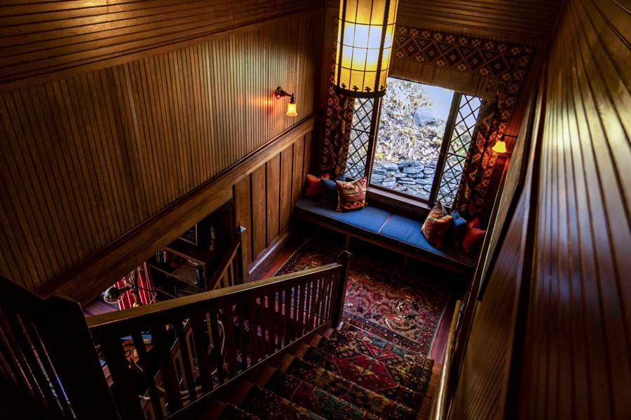 Deer Mountain Inn Staircase to heaven
