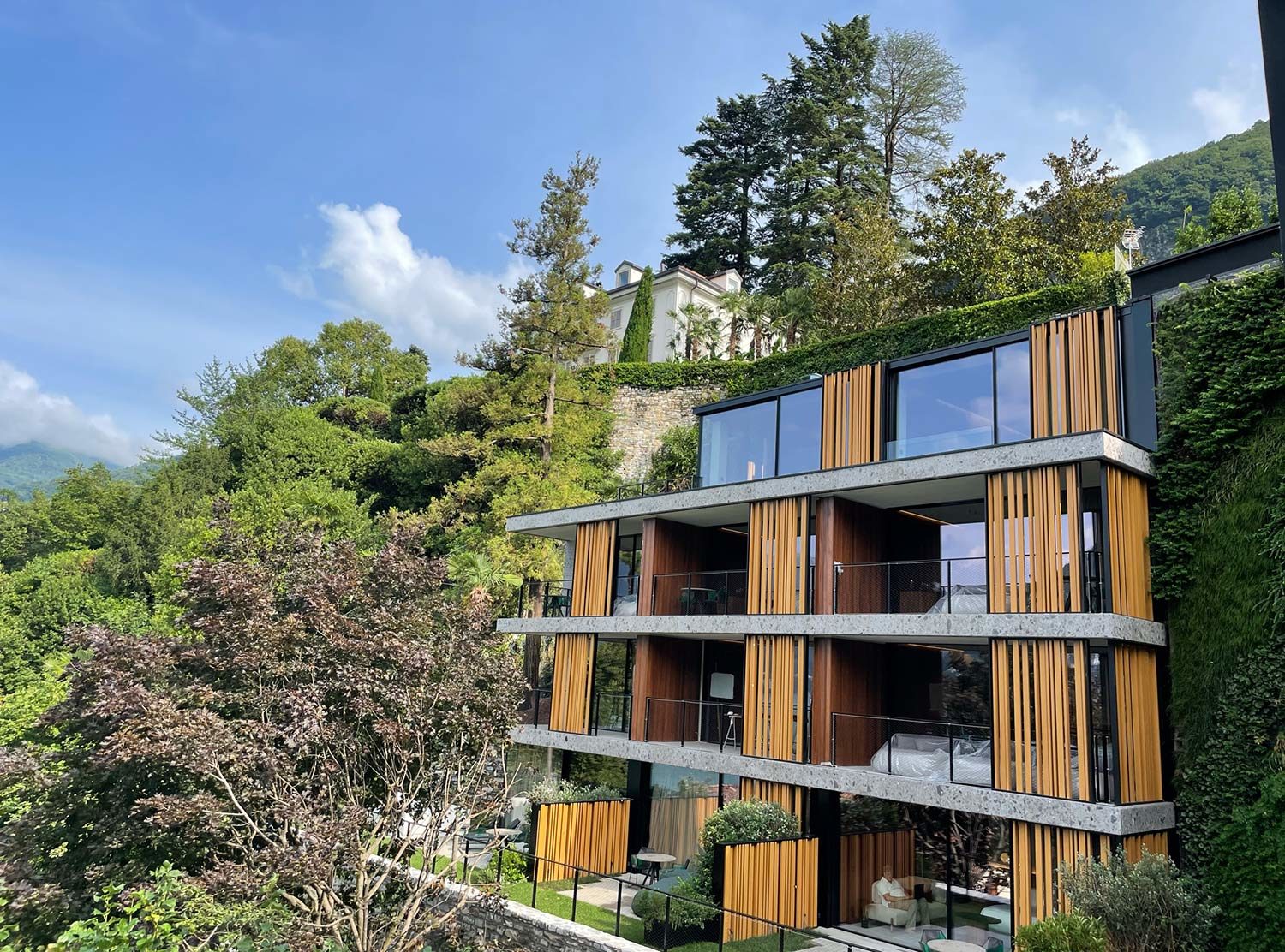 Il Sereno Designed by the architect genius Patricia Urquiola, Il Sereno has been celebrated as the first contemporary property of its kind on Lake Como