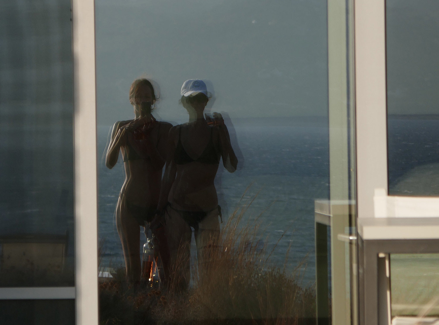 Skinopi Lodge Selfie in the villa's windows 