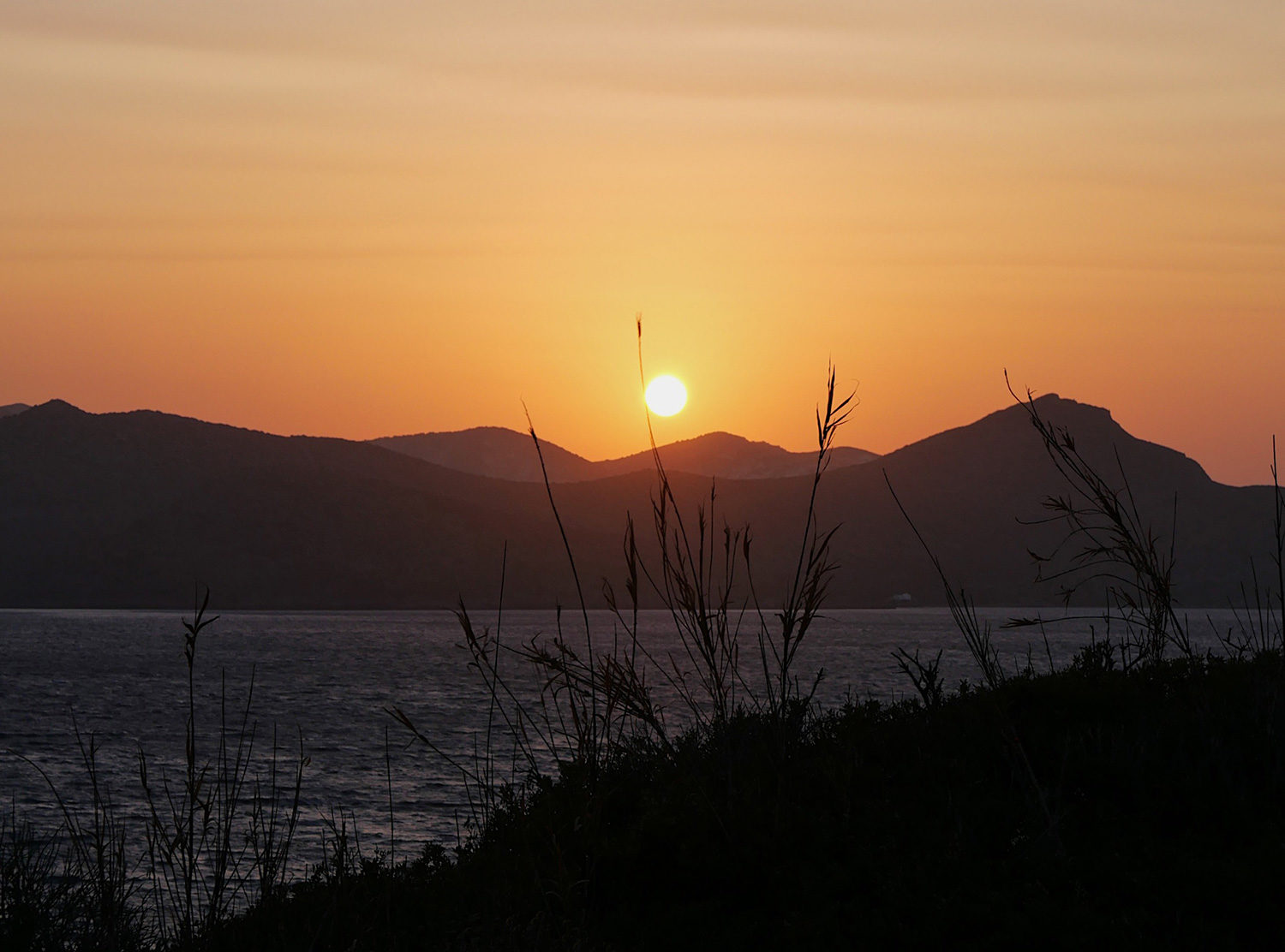 Skinopi Lodge Yellow silhouetted skies as the sun sets