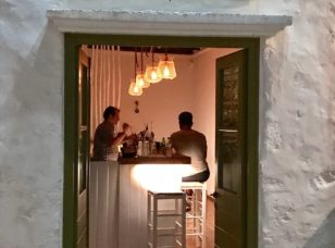 Evening stroll and drinks in Plaka