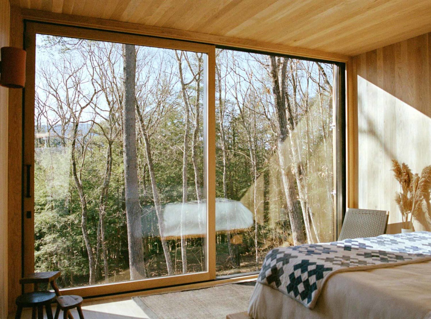 Piaule Every cabin bedroom faces the view and has large sliding windows. Slide and open the big windows and you're completely one with the trees