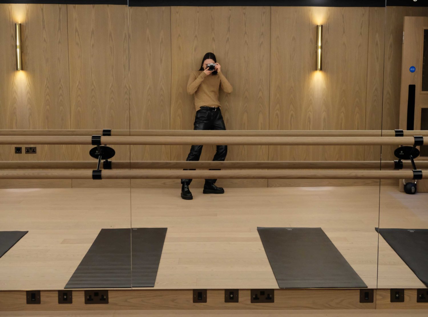The Londoner I went to the gym, can’t prove me wrong there. This is just the yoga/ stretch/“I know what I'm doing” room. The rest of the space is a PT’s wet dream, every piece of body perfectioning machinery known to chiselled man