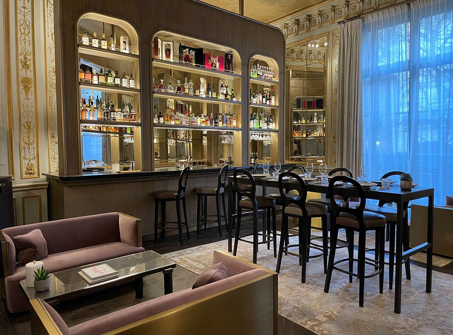 Maison Villeroy Chic and intimate bar to enjoy a glass of champagne before — and after — dinner
