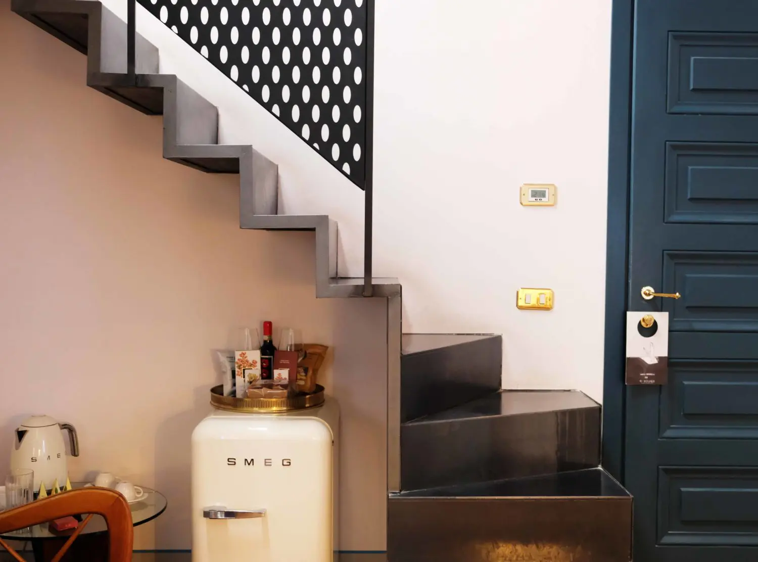 G-Rough Roma The minibar lives in the Smeg mini fridge and consists of prosciutto, wine, crackers, some artisanal Italian chocolates and crisps. Perfect picnic in Roman ruins is calling my name. Another thing calling my name is the stairs that lead to…