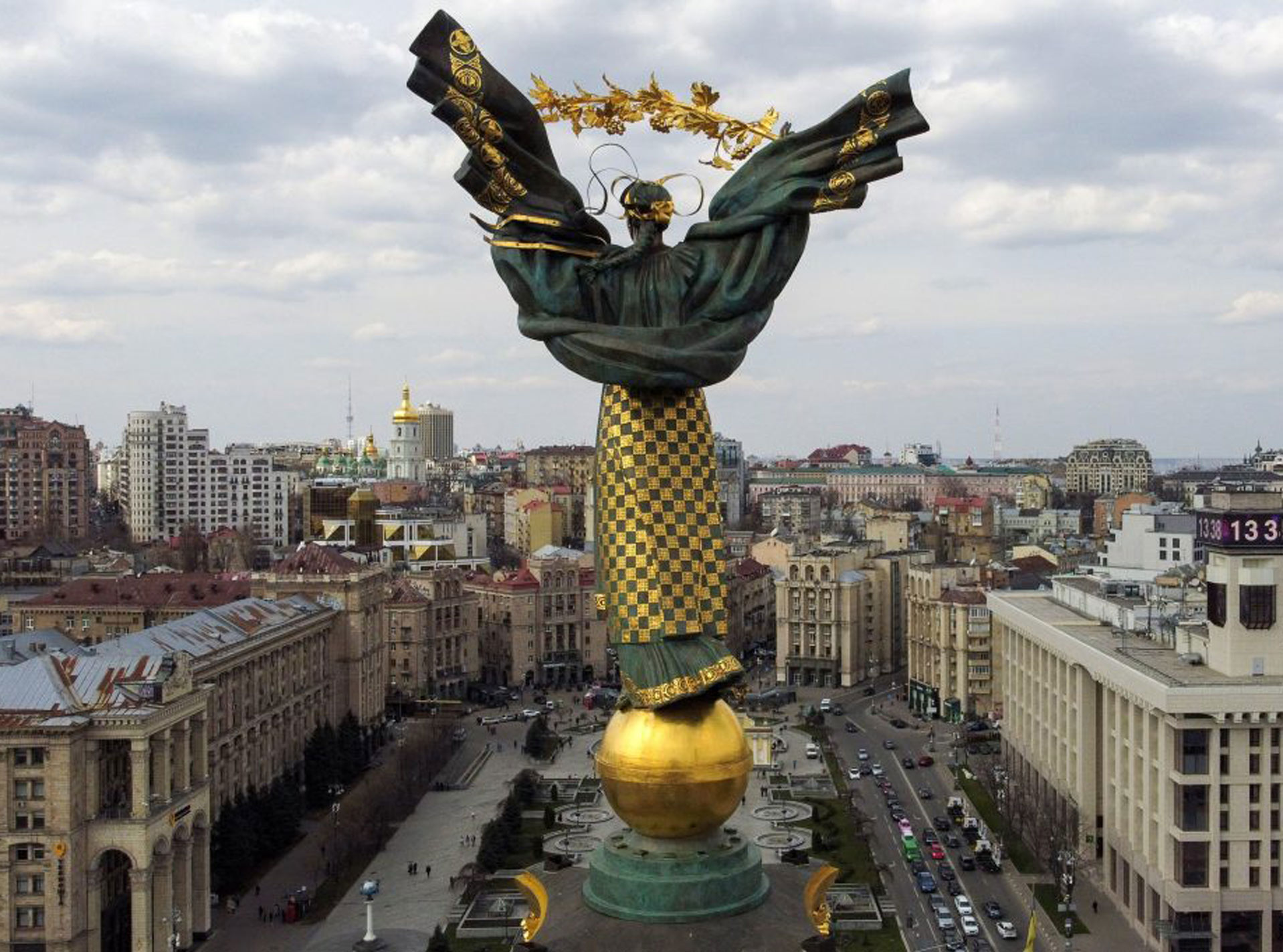 Independence Monument on Maidan Nezalezhnosti square in Kyiv