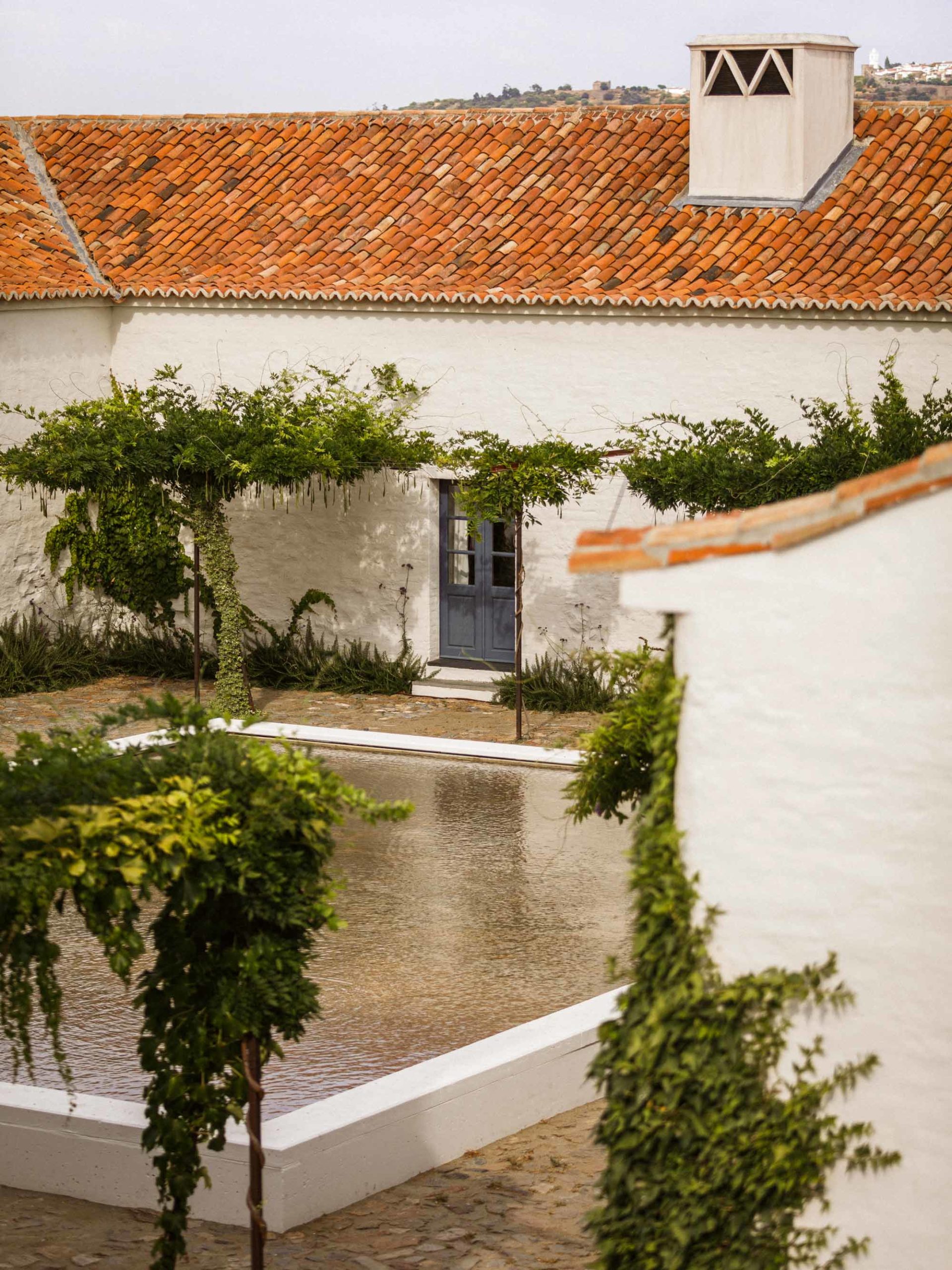 An intimate courtyard at São Lourenço do Barrocal