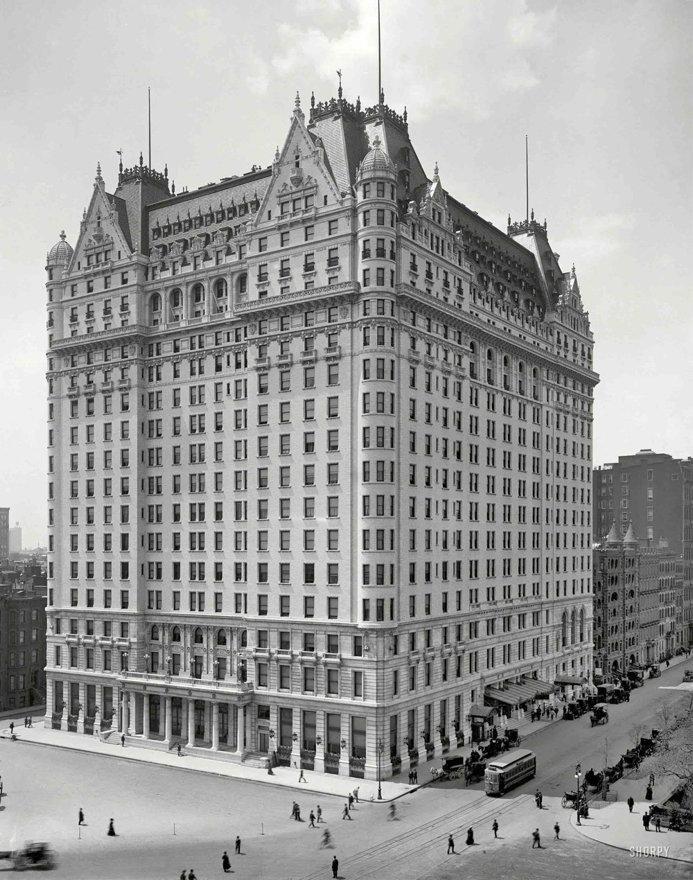 The New York City icon standing tall in its early glory days