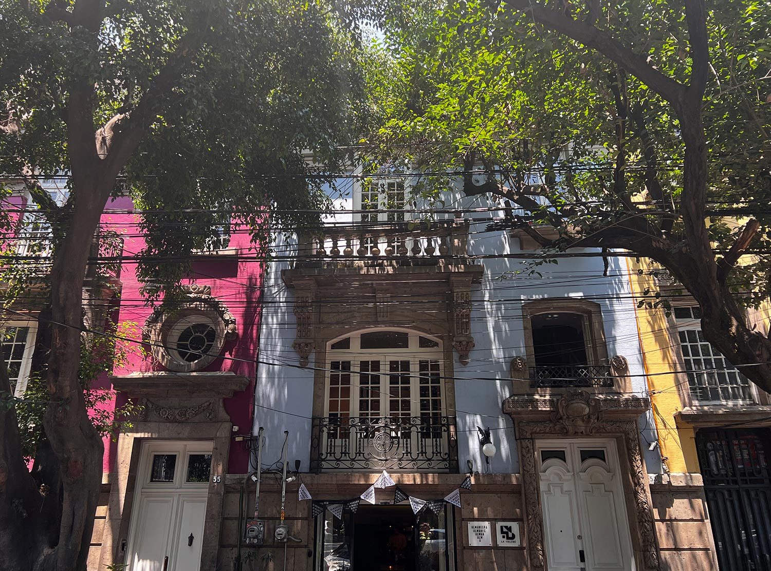 La Valise I mean, this colorful façade already sets the vibe and screams ‘Bienvenido en Mexico'