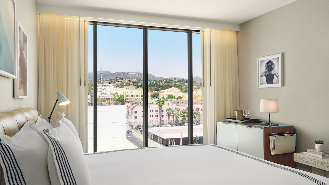Thompson Hollywood We're all about this clean and pristine white bed!