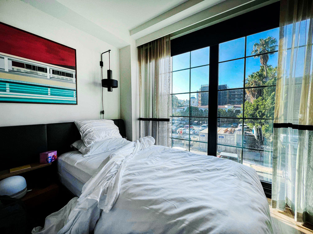 tommie Hollywood Floor to ceiling windows, letting in all the light — but you could also go dark with the blackout curtains