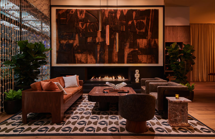 tommie Hollywood The sun-drenched lobby displays an expansive, steel-clad fireplace and enormous hand-carved wood relief artwork. A hyperlocal art program with Los Angeles’ creatives with works from Bradley Duncan, Bruce Rubenstein, Valerie Wilcox and Ellie Pritts