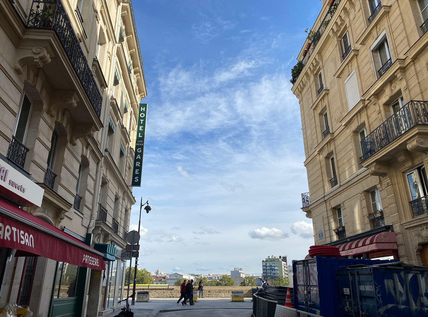 Hotel Les Deux Gares Between Gare du Nord and Gare de l'Est, the area has definitely an up-and-coming feeling and it is getting better by the day