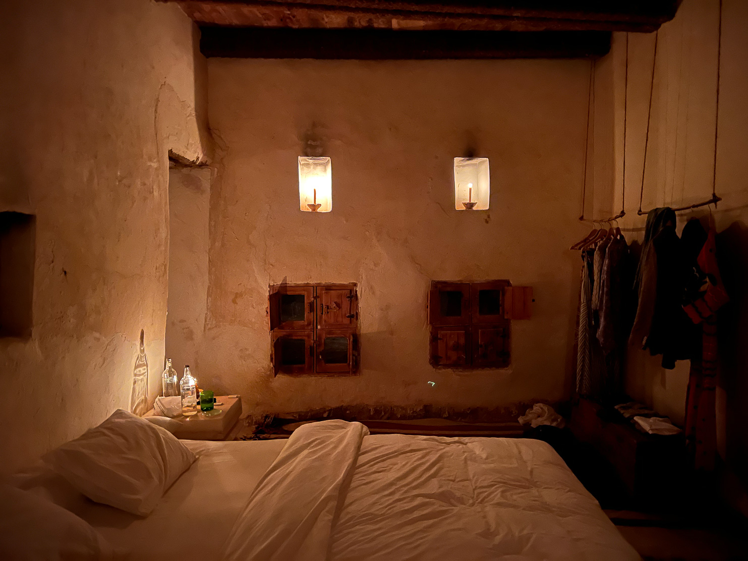 Adrere Amellal Eco-Lodge The candlelit bedroom at night