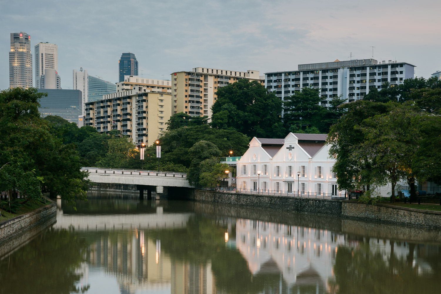 Warehouse Hotel Located on the bank of the Singapore river, you can't beat the Warehouse Hotel location