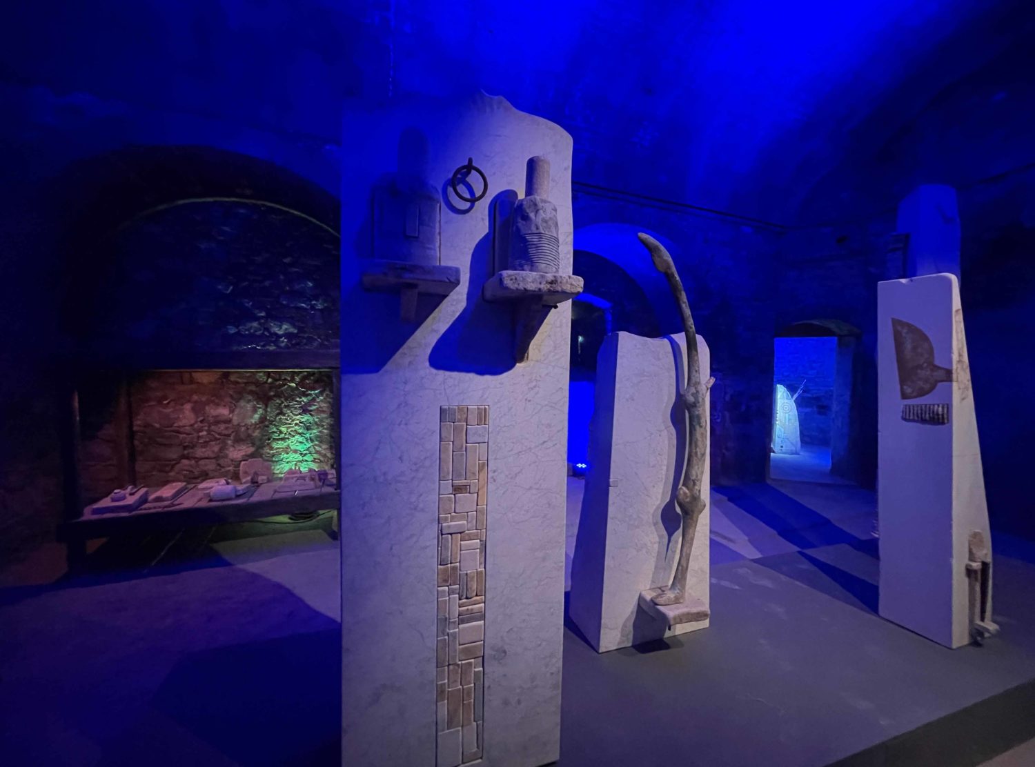 Castelfalfi In partnership with Alberto Bartalini, Castelfalfi converted the old cellar into an art gallery. This season's show is titled 