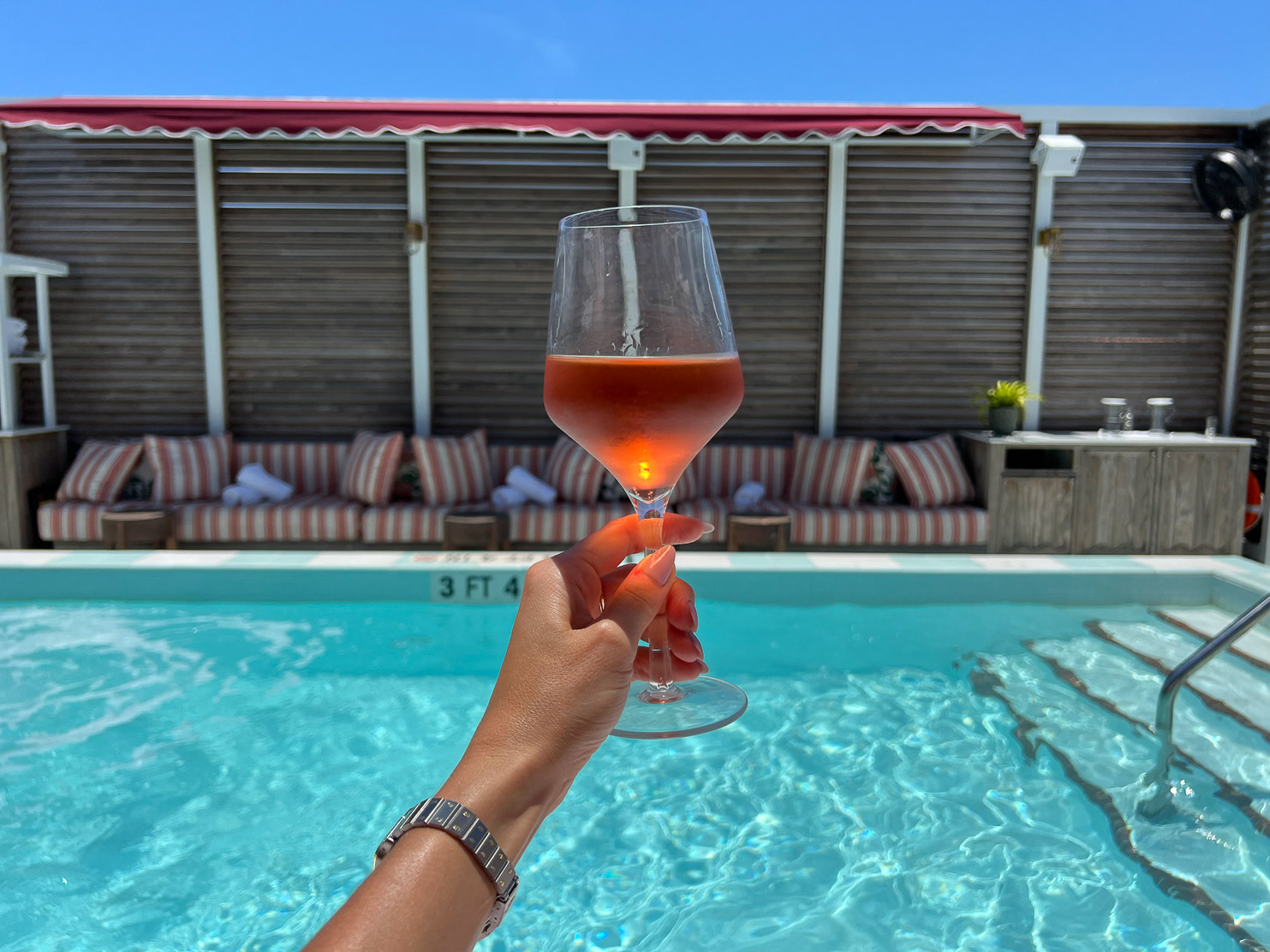 Esmé New day, new drink — but by the pool this time