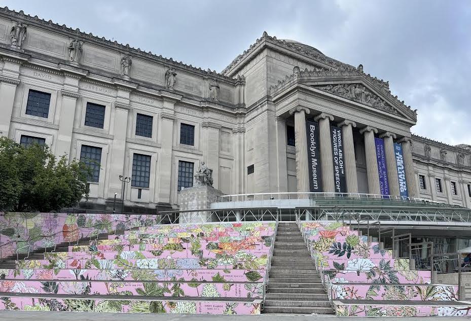 Mona Chalabi, The Gray-Green Divide (2022) at the Brooklyn Museum.