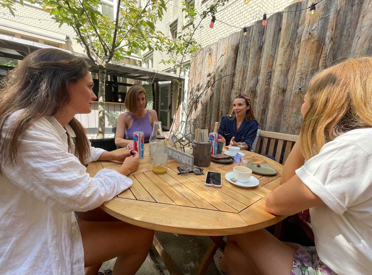 Michelberger Hotel The girls stopped by for a chat and coffee