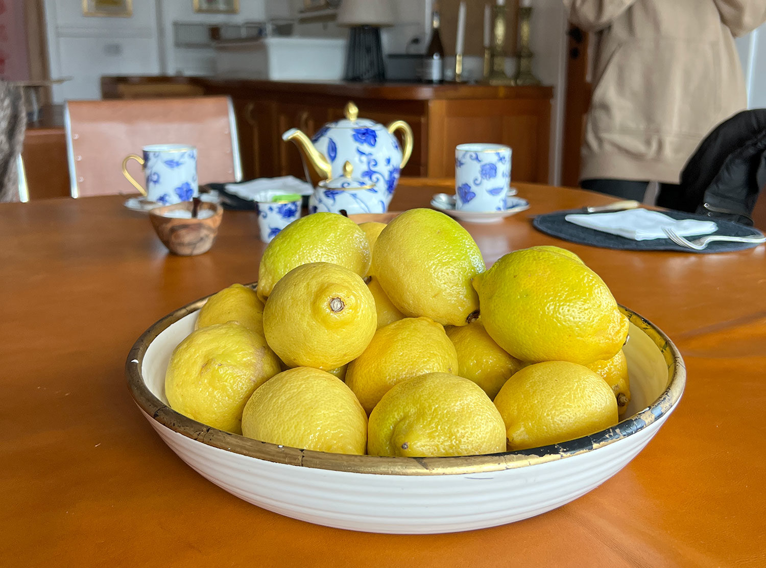 La Isla Don't you just love fresh lemons and afternoon tea?