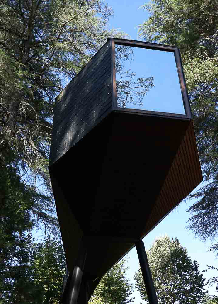 The tree houses utilize lightweight, self-supporting construction technology that blends into nature