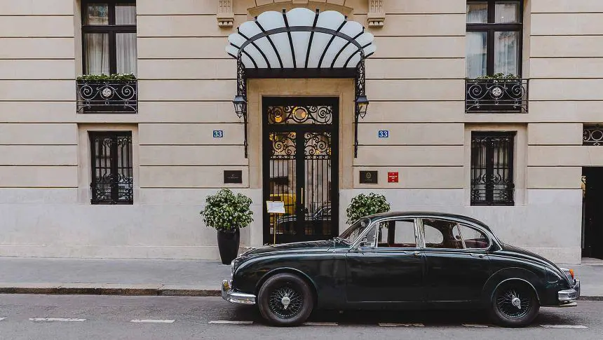 Maison Villeroy’s quintessentially Parisian façade in the heart of Paris’ golden triangle