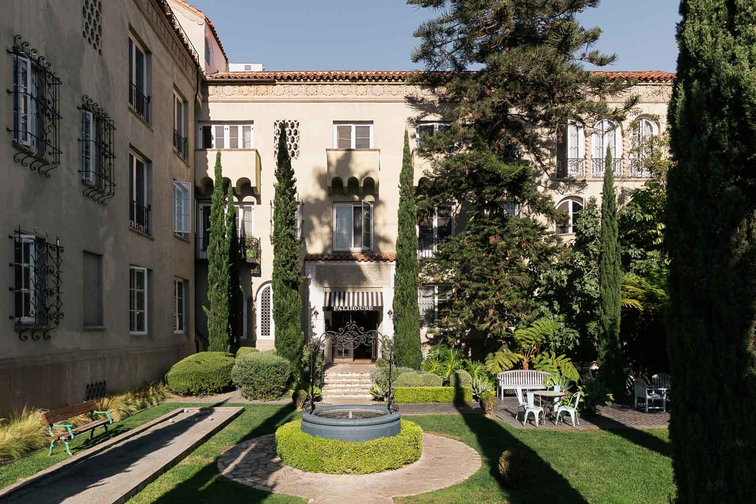 Palihouse Santa Monica is nestled in a lush courtyard