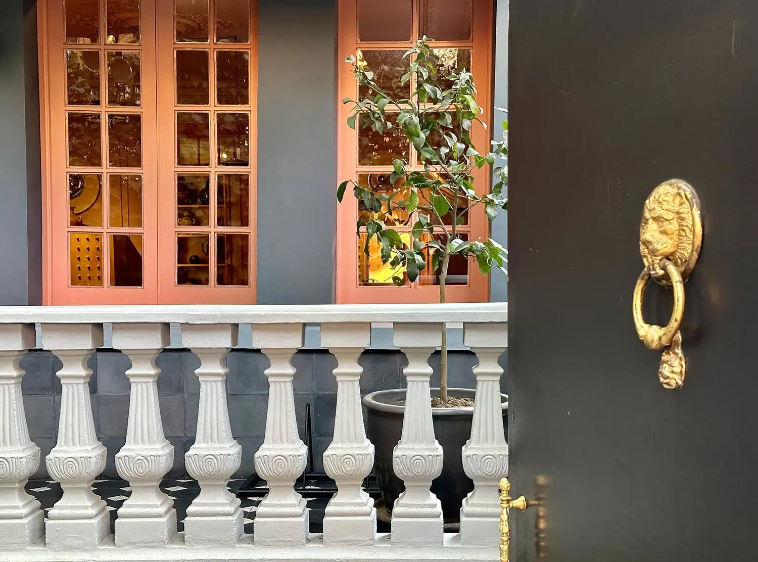 Ignacia Guest House The main gate and its golden lion
