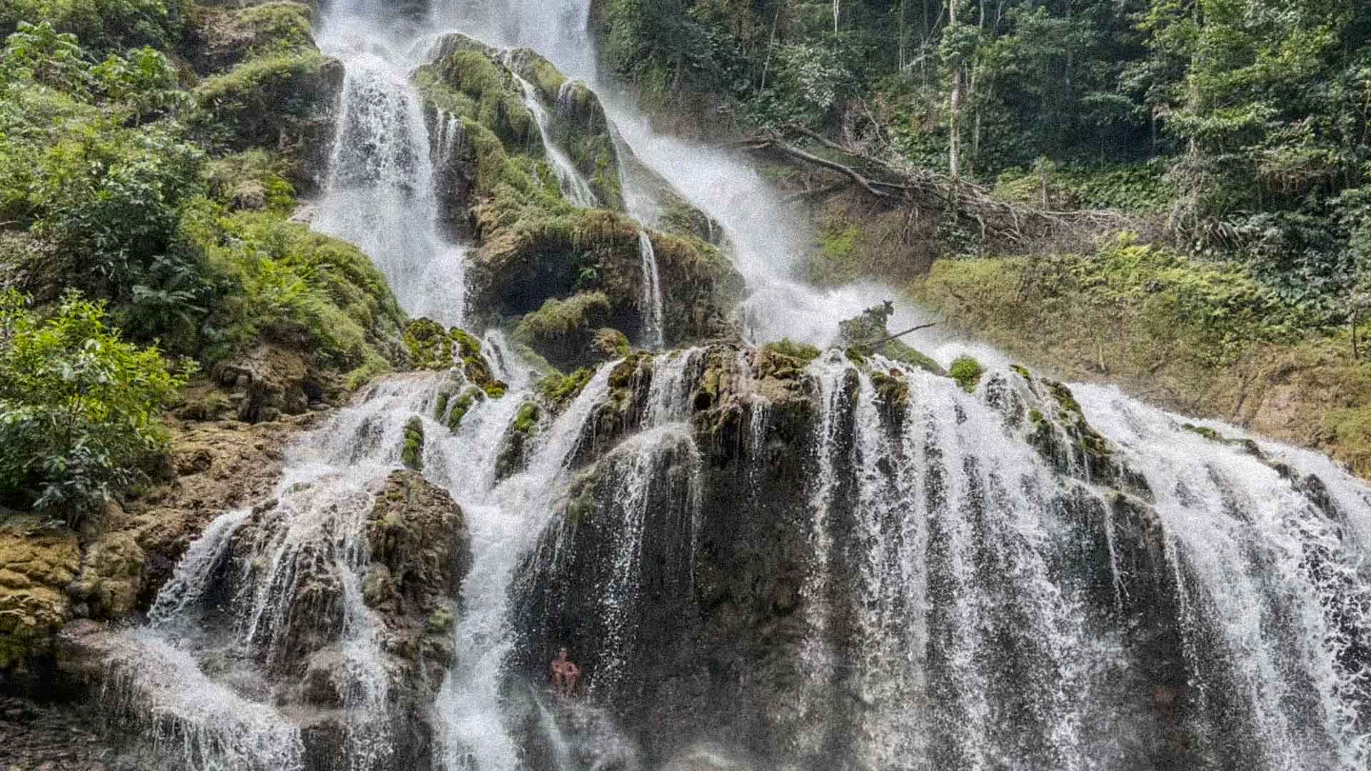 Lapopu Waterfall