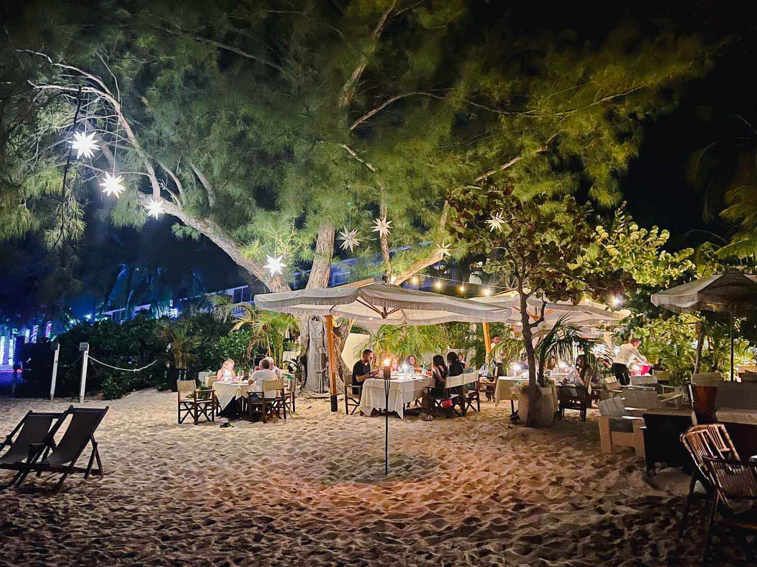 Palm Heights The main restaurant, Tillies, is perfectly situated, sprawling onto the beach and extra pretty at night