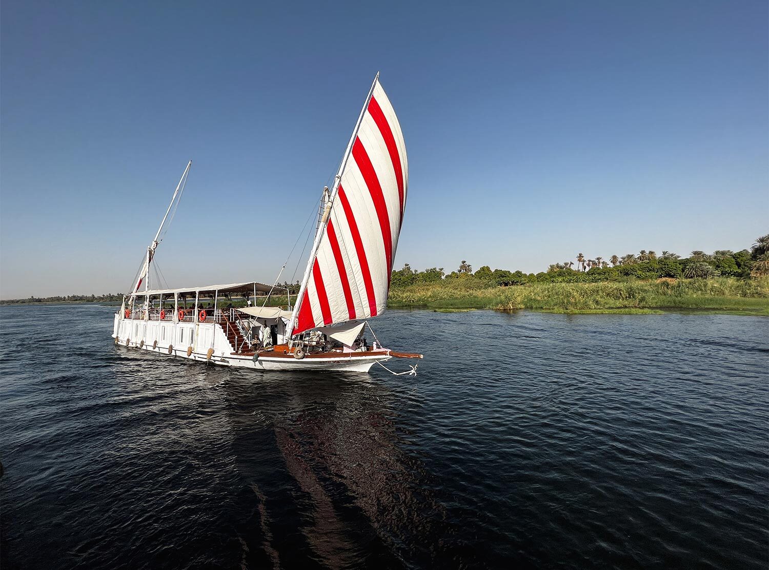 Nour el Nil In love with the red and white sails of Nour el Nil!