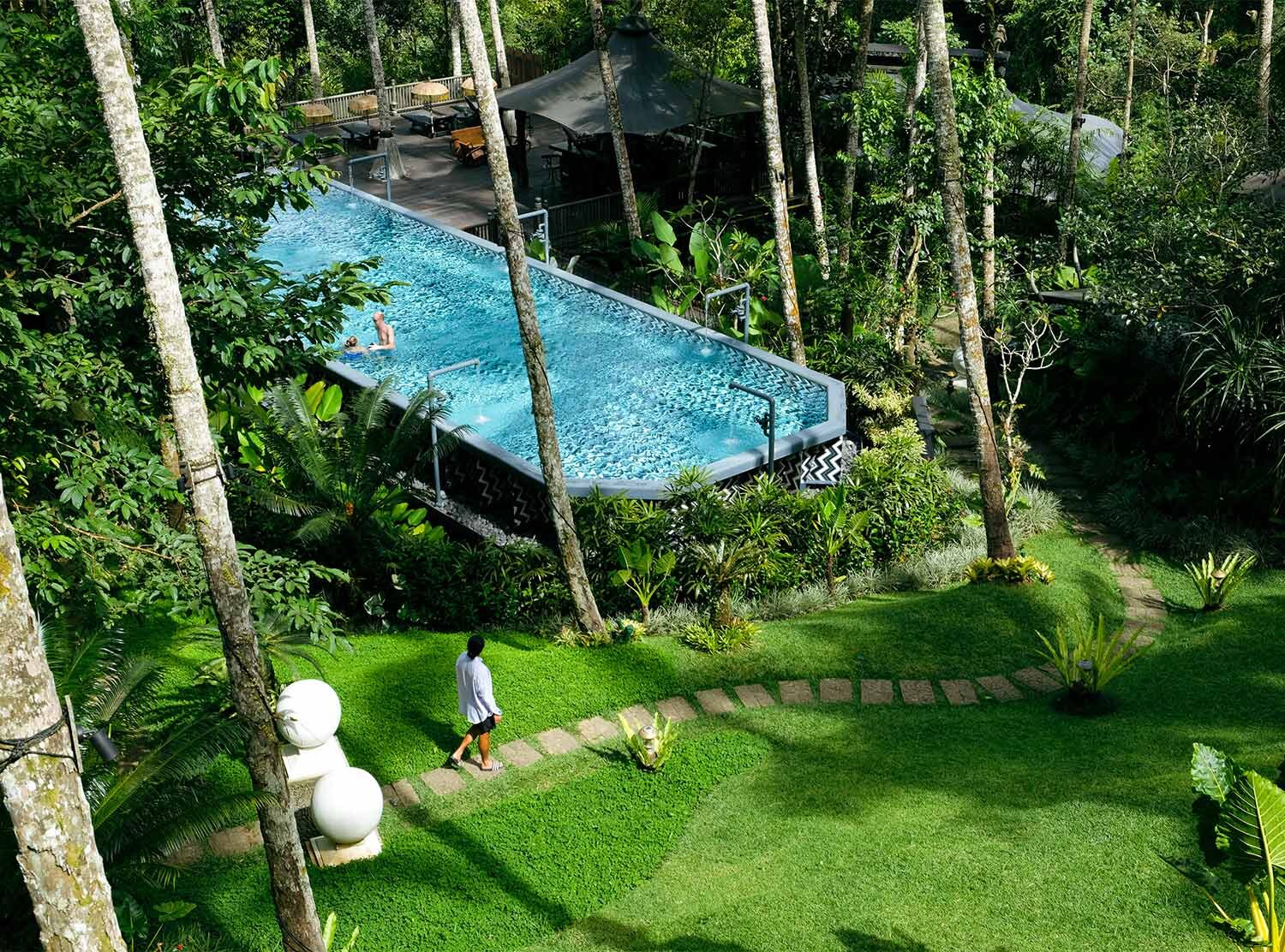 Capella Ubud The property is situated on a hill, making it a wonder to explore. Here Dougy passes the main pool, sundeck, and the pool bar. How divine is the zigzagged bottom of that pool!