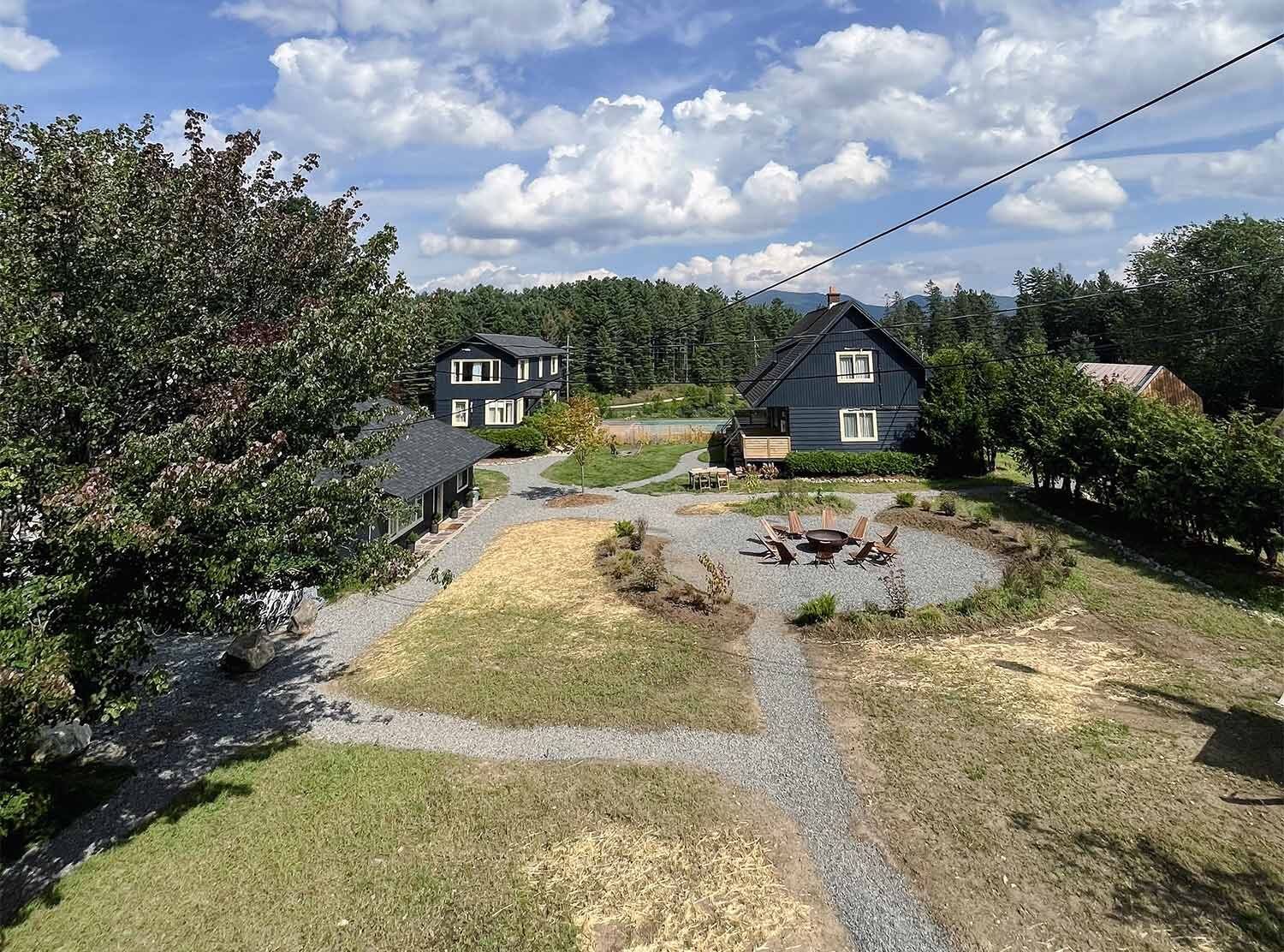 Eastwind Hotel Lake Placid With a communal fire-pit and an expansive outdoor swimming pool, the property has 