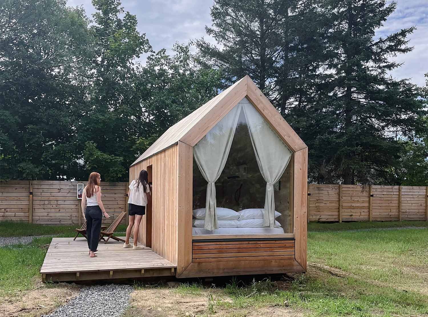 Eastwind Hotel Lake Placid A peek inside the A-frame cabins on property