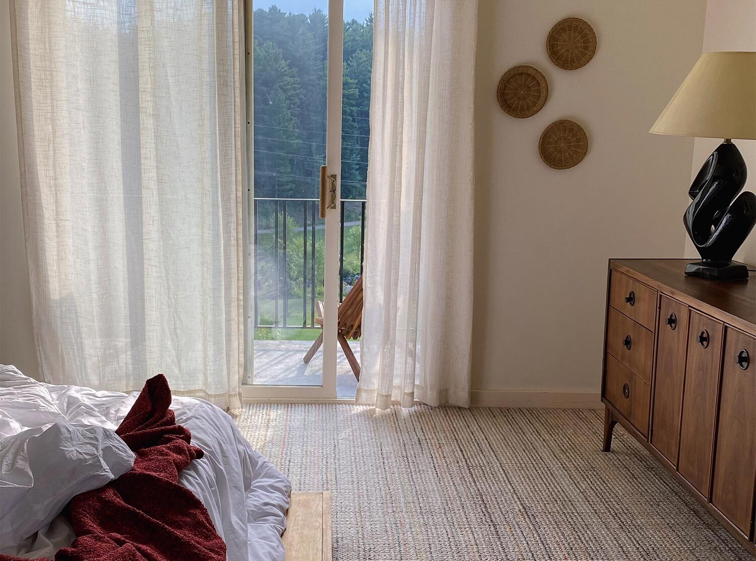 Eastwind Hotel Lake Placid A cool breeze rustles the curtains just before breakfast