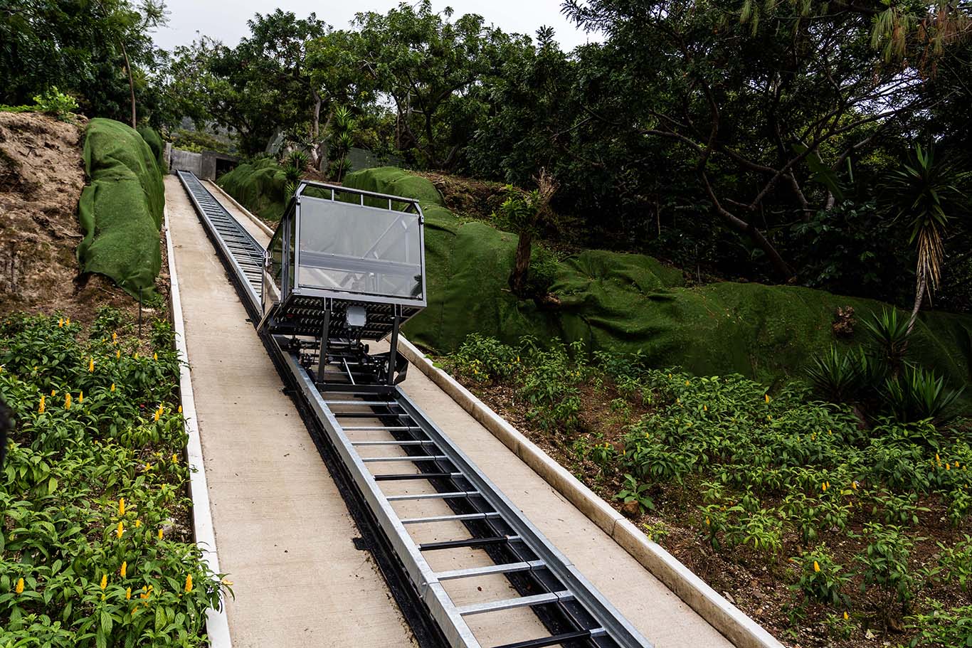 Casa Palopó The private funicular at Casa Palopó provides easy access to Kinnik restaurant, the chicken cook experience, and the lake dock where you can enjoy kayaking or take a boat to explore the surrounding towns
