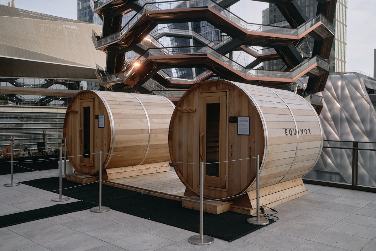 EQUINOX HOTEL NEW YORK Winter treat: two barrel saunas on the outdoor pool deck