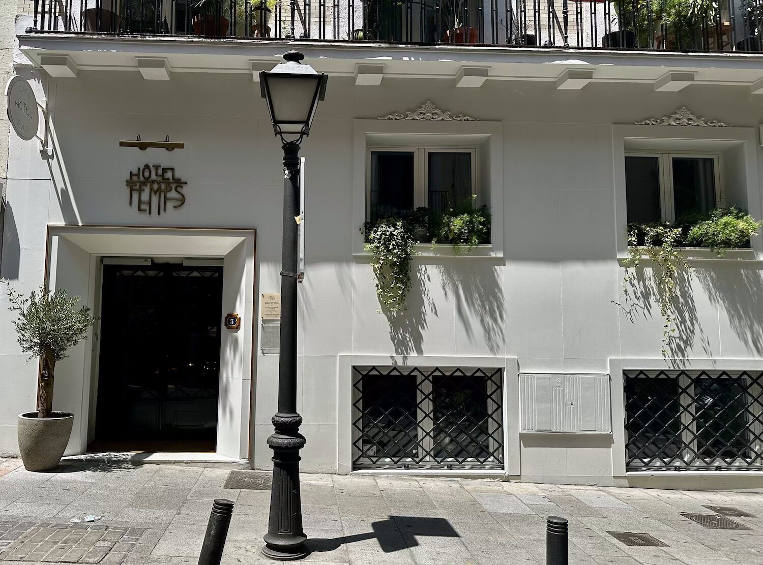 Hôtel du Temps Hôtel du Temps, located in Calle Barco in the heart of Malasaña, just steps from Gran Vía, is perfectly placed for diving into the neighborhood’s creative, nightlife-fueled spirit.