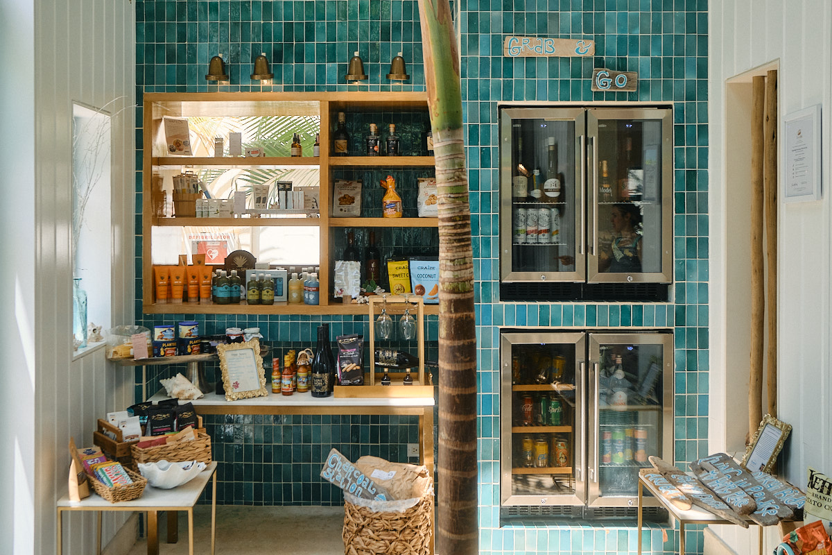 Boardwalk Boutique Hotel Aruba The hotel shop by the lobby