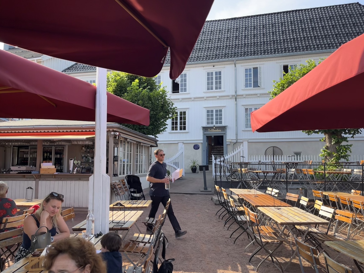 Tollboden Hotel Dinner at the hotels restaurant just on the water, a lovely sunny moment for the whole family