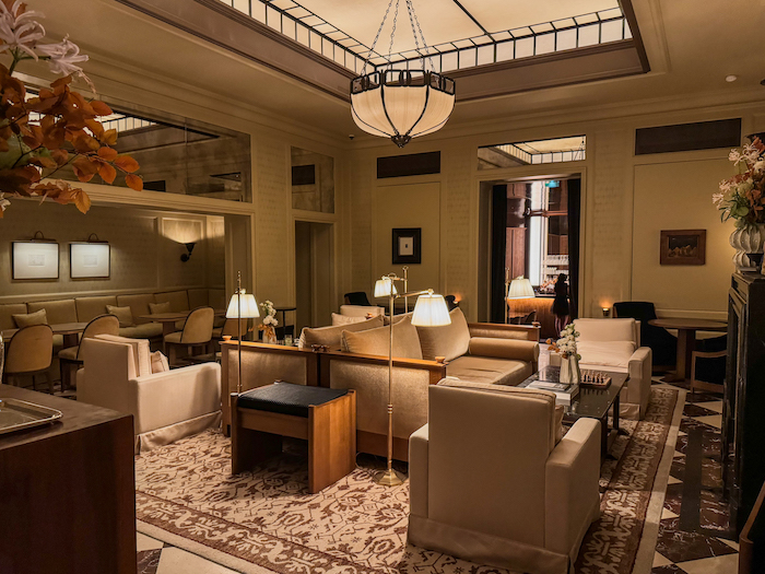 Hôtel Balzac The cozy lobby lounge