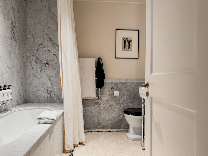 Hôtel Balzac Is there anything better than a luxe hotel bathroom?