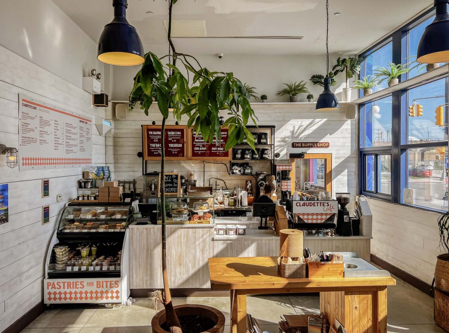 The Rockaway Hotel Claudette's cafe is part of the hotel, offering artisanal bites: smoothies, açai bowls, desserts, and coffee, among other small-snacks