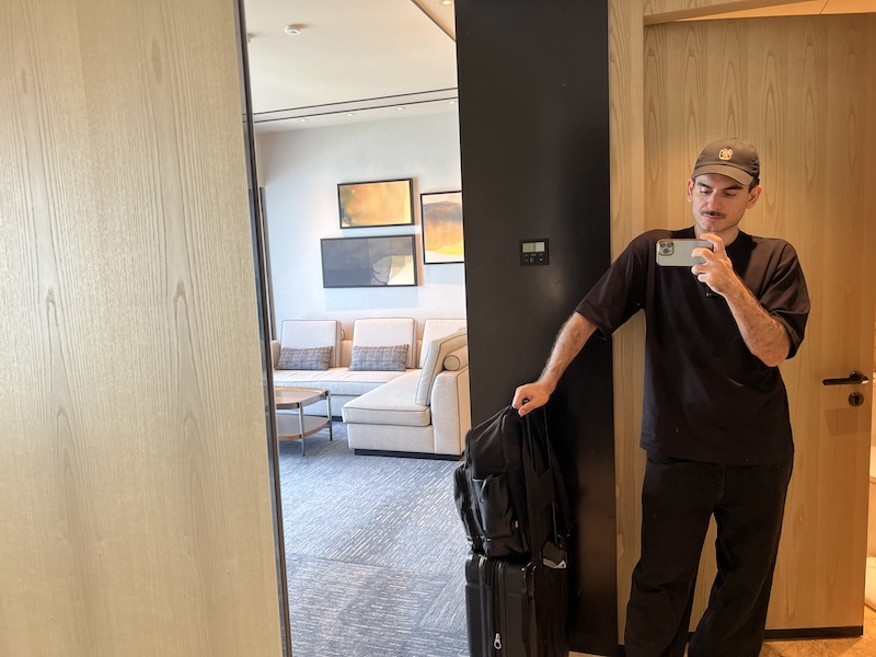 Four Seasons Hotel Hong Kong Just saying hi